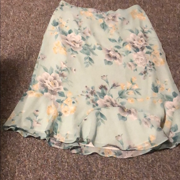 Alfred Dunner Dresses & Skirts - Floral skirt by Alfredo Dunner size 14